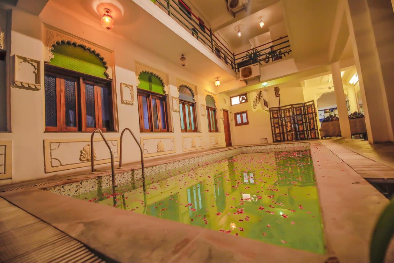 Hotel Devraj Niwas On Lake Pichola Ουνταϊπούρ Εξωτερικό φωτογραφία